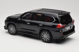 Lexus LX570 J200 Noir LCD 1:18 LCD18010-BL Métal — image 7 sur 8