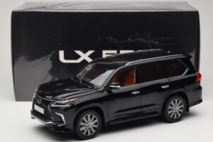Lexus LX570 J200 Noir LCD 1:18 LCD18010-BL Métal — image 8 sur 8