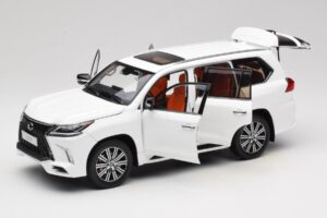 Lexus LX570 J200 Blanc LCD 1:18 LCD18010-WH Métal — image 2 sur 8