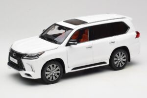 Lexus LX570 J200 Blanc LCD 1:18 LCD18010-WH Métal
