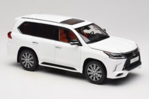Lexus LX570 J200 Blanc LCD 1:18 LCD18010-WH Métal — image 6 sur 8