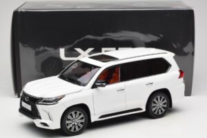 Lexus LX570 J200 Blanc LCD 1:18 LCD18010-WH Métal — image 8 sur 8