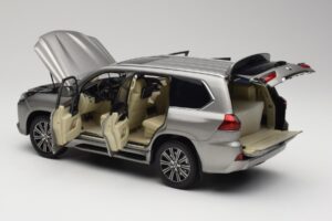 Lexus LX570 Sonic Titane Kyosho 1:18 08955T Métal — image 5 sur 8