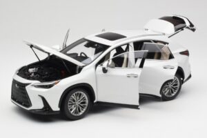 Lexus NX450h+ AZ20 Blanc Kyosho 1:18 08968Q Résine — image 2 sur 8