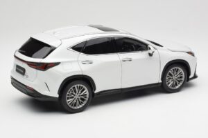 Lexus NX450h+ AZ20 Blanc Kyosho 1:18 08968Q Résine — image 3 sur 8