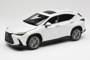 Lexus NX450h+ AZ20 Blanc Kyosho 1:18 08968Q Résine