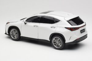 Lexus NX450h+ AZ20 Blanc Kyosho 1:18 08968Q Résine — image 7 sur 8