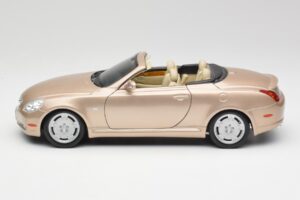 Lexus SC430 Beige Maisto 1:18 31629 Métal — image 4 sur 8