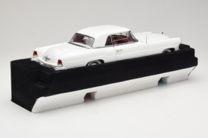 Lincoln Continental Mark II Blanc Road Signature 1:18 20078-P1 Métal — image 2 sur 6