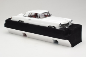 Lincoln Continental Mark II Blanc Road Signature 1:18 20078-P1 Métal — image 4 sur 6