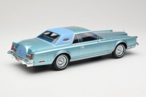 Lincoln Continental Mark V Blue Metallic MCG 1:18 MCG18369 Métal — image 2 sur 6
