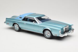 Lincoln Continental Mark V Blue Metallic MCG 1:18 MCG18369 Métal — image 4 sur 6