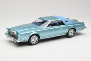 Lincoln Continental Mark V Blue Metallic MCG 1:18 MCG18369 Métal