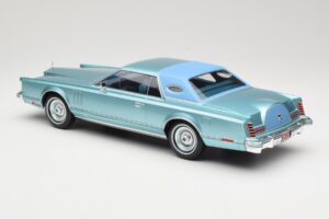Lincoln Continental Mark V Blue Metallic MCG 1:18 MCG18369 Métal — image 5 sur 6