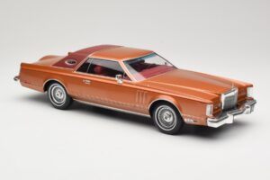 Lincoln Continental Mark V Crystal Apricot Metallic MCG 1:18 MCG18370 Métal — image 4 sur 6