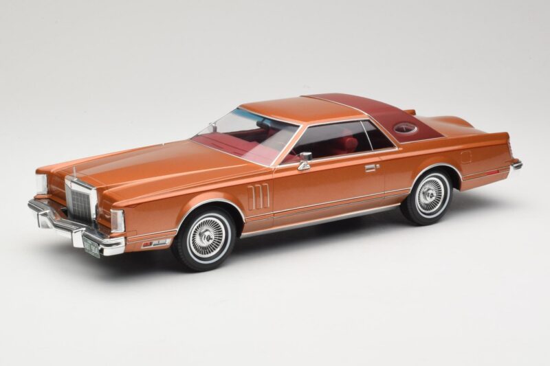 Lincoln Continental Mark V Crystal Apricot Metallic MCG 1:18 MCG18370 Métal