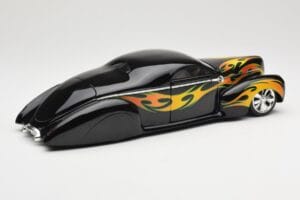 Lincoln Zephyr Scrape Custom Noir avec Flammes Hot Wheels 1:18 57319 Métal — image 3 sur 8