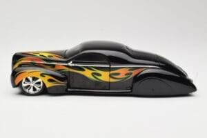 Lincoln Zephyr Scrape Custom Noir avec Flammes Hot Wheels 1:18 57319 Métal — image 4 sur 8