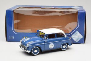 Lloyd Alexander TS #234 Bleu Revell 1:18 08463 Métal — image 8 sur 8