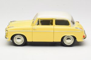 Lloyd Alexander TS Jaune Revell 1:18 08958 Métal — image 4 sur 8