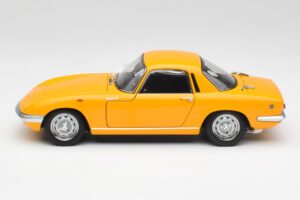 Lotus Elan S/E Racing Jaune AUTOart 1:18 75352 Métal — image 4 sur 8