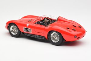 Maserati 300S Rouge CMC 1:18 M-105 Métal — image 5 sur 6