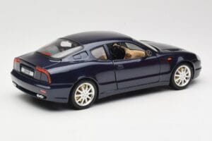 Maserati 3200 GT Noir Bburago 1:18 3371 Métal — image 3 sur 8