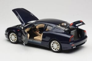 Maserati 3200 GT Noir Bburago 1:18 3371 Métal — image 5 sur 8