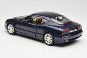 Maserati 3200 GT Noir Bburago 1:18 3371 Métal — image 7 sur 8