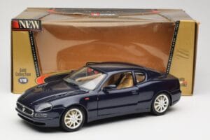 Maserati 3200 GT Noir Bburago 1:18 3371 Métal — image 8 sur 8