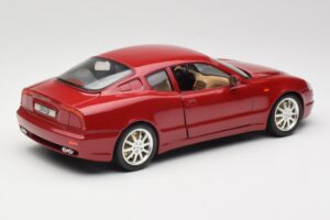 Maserati 3200 GT Rouge Foncé Bburago 1:18 3341-M2 Métal — image 3 sur 8