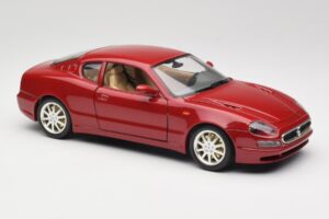 Maserati 3200 GT Rouge Foncé Bburago 1:18 3341-M2 Métal — image 6 sur 8