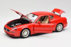 Maserati 3200 GT Rouge Bburago 1:18 3341 Métal — image 2 sur 8