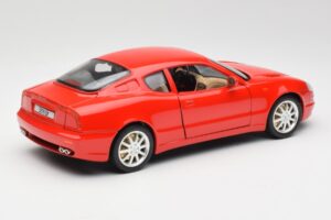 Maserati 3200 GT Rouge Bburago 1:18 3341 Métal — image 3 sur 8