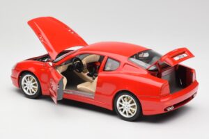 Maserati 3200 GT Rouge Bburago 1:18 3341 Métal — image 5 sur 8