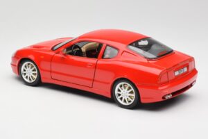 Maserati 3200 GT Rouge Bburago 1:18 3341 Métal — image 7 sur 8
