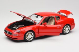 Maserati 3200 GT Rouge Collection Spéciale Bburago 1:18 30071 Métal — image 2 sur 8