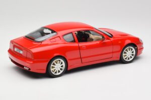 Maserati 3200 GT Rouge Collection Spéciale Bburago 1:18 30071 Métal — image 3 sur 8