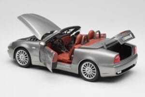 Maserati 4200 GT Spyder Gris Bburago 1:18 18-12019 Métal — image 5 sur 8