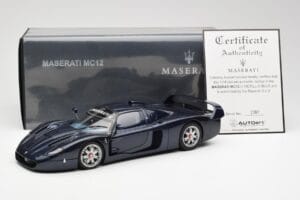 Maserati MC12 Road Car Bleu Metallic AUTOart 1:18 75802 Métal — image 8 sur 8