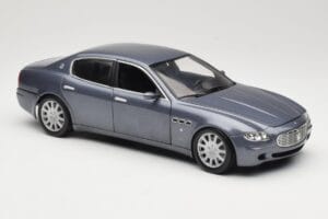 Maserati Quattroporte Blue Metallic Hot Wheels 1:18 B7003 Métal — image 6 sur 8