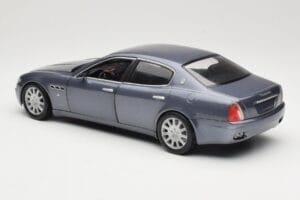 Maserati Quattroporte Blue Metallic Hot Wheels 1:18 B7003 Métal — image 7 sur 8