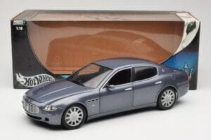 Maserati Quattroporte Blue Metallic Hot Wheels 1:18 B7003 Métal — image 8 sur 8