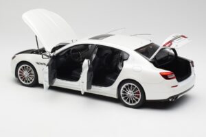 Maserati Quattroporte VI GTS Alpine Blanc AUTOart 1:18 75808 Métal — image 5 sur 8