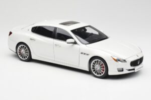 Maserati Quattroporte VI GTS Alpine Blanc AUTOart 1:18 75808 Métal — image 6 sur 8