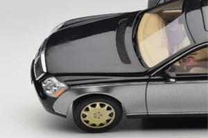 Maybach 57 SWB Caspian Black Himalayas Grey AUTOart 1:18 76151 Métal — image 8 sur 9