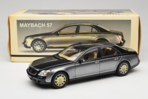 Maybach 57 SWB Caspian Black Himalayas Grey AUTOart 1:18 76151 Métal — image 9 sur 9