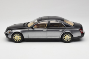 Maybach 57 SWB Caspian Black Himalayas Grey AUTOart 1:18 76151 Métal — image 4 sur 9