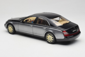 Maybach 57 SWB Caspian Black Himalayas Grey AUTOart 1:18 76151 Métal — image 7 sur 9