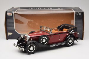 Maybach DS8 Zeppelin Rouge Anson 1:18 30413 Métal — image 8 sur 8